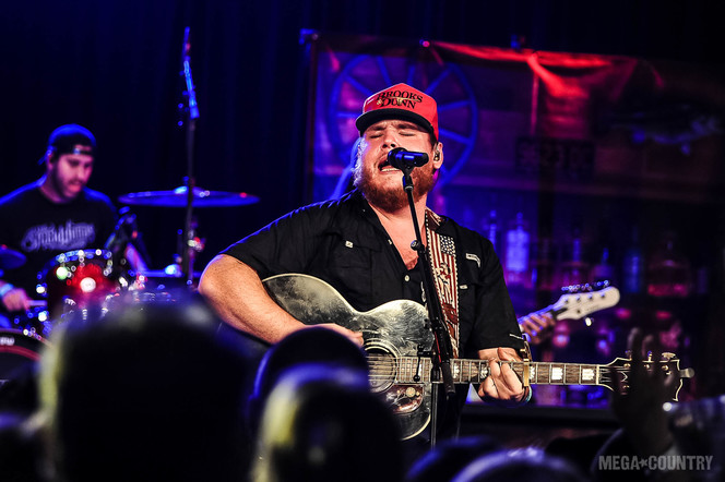 Luke Combs at Wells Fargo Arena